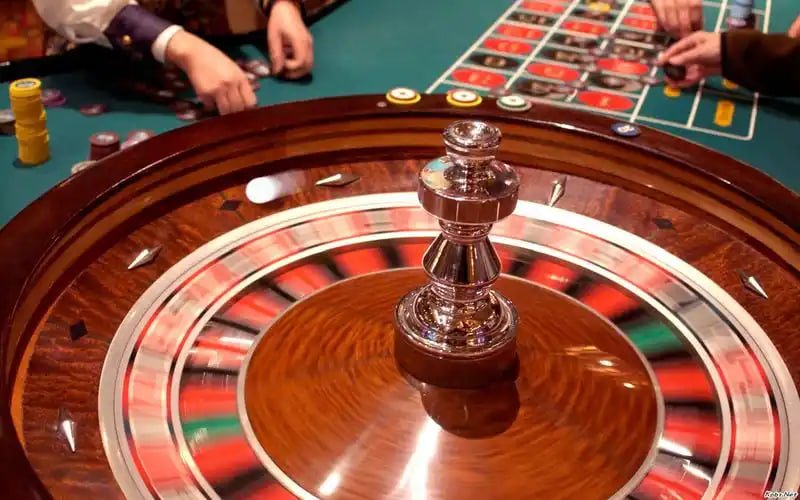 Filipino players browsing 777 jilibet sports betting and casino on mobile
